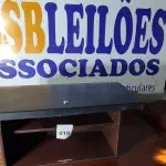 LOTE 018 - 01 ARMÁRIO SUSPENSO. (NO ESTADO EM QUE SE ENCONTRA. SUJEITO A AVARIAS OCULTAS/VISÍVEIS.)