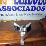 LOTE 055 - 01 SUPORTE DE MONITOR PRATA. (NO ESTADO EM QUE SE ENCONTRA. SUJEITO A AVARIAS OCULTAS/VISÍVEIS.)
