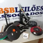 LOTE 228 - 02 ASPIRADORES ROBÔS, 01 BATERIA INFANTIL INCOMPLET E 01 GUITARRA INFANTIL. (NO ESTADO) ATENÇÃO! FAZER A VISITAÇÃO ANTES DE ARREMATAR, NÃO SABEMOS SE FUNCIONA. LEILÃO NÃO TEM GARANTIA E NEM DEVOLUÇÃO, SUJEITO A POSSÍVEIS AVARIAS VISÍVEIS/OCULTAS E/OU AUSÊNCIA DE COMPONENTES.