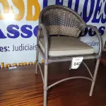 LOTE 042 - 01 CADEIRA JARDIM. (NO ESTADO EM QUE SE ENCONTRA. SUJEITO A AVARIAS OCULTAS/VISÍVEIS.) AV9405E