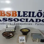 LOTE 203 - 01 RADIO AUTOMOTIVO, 01 SOM MULTIMÍDIA E 02 ALTO FALANTES. (NO ESTADO) ATENÇÃO! FAZER A VISITAÇÃO ANTES DE ARREMATAR, NÃO SABEMOS SE FUNCIONA. LEILÃO NÃO TEM GARANTIA E NEM DEVOLUÇÃO, SUJEITO A POSSÍVEIS AVARIAS VISÍVEIS/OCULTAS E/OU AUSÊNCIA DE COMPONENTES.