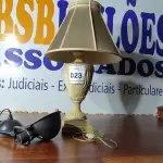 LOTE 023 - 02 ABAJURES (LAMP). (NO ESTADO EM QUE SE ENCONTRA. SUJEITO A AVARIAS OCULTAS/VISÍVEIS.) BF8713L/ AV9683X