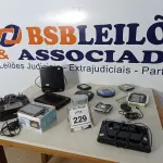LOTE 229 - 02 ANTENAS DE TV, 01 APARELHO FOTO DIGITAL, 01 LEAPFROG, 02 DISCMAN, 01 RADIO CONTROLE, 04 GPS E 01 MEDIDOR DE PRESSÃO. (NO ESTADO) ATENÇÃO! FAZER A VISITAÇÃO ANTES DE ARREMATAR, NÃO SABEMOS SE FUNCIONA. LEILÃO NÃO TEM GARANTIA E NEM DEVOLUÇÃO, SUJEITO A POSSÍVEIS AVARIAS VISÍVEIS/OCULTAS E/OU AUSÊNCIA DE COMPONENTES.