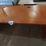 LOTE 059 - 01 MESA DE ESCRITÓRIO MARROM MODULAR. (NO ESTADO EM QUE SE ENCONTRA. SUJEITO A AVARIAS OCULTAS/VISÍVEIS.)
