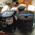 LOTE 317 - 02 BATEDEIRAS, 03 CAFETEIRAS E 02 AIR FRYER INCOMPLETAS. (NO ESTADO) ATENÇÃO! FAZER A VISITAÇÃO ANTES DE ARREMATAR, NÃO SABEMOS SE FUNCIONA. LEILÃO NÃO TEM GARANTIA E NEM DEVOLUÇÃO, SUJEITO A POSSÍVEIS AVARIAS VISÍVEIS/OCULTAS E/OU AUSÊNCIA DE COMPONENTES.