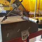 LOTE 315 - 01 QUADRO ELÉTRICO E 01 ANTENA VIA A RÁDIO.  (NO ESTADO) ATENÇÃO! FAZER A VISITAÇÃO ANTES DE ARREMATAR, NÃO SABEMOS SE FUNCIONA. LEILÃO NÃO TEM GARANTIA E NEM DEVOLUÇÃO, SUJEITO A POSSÍVEIS AVARIAS VISÍVEIS/OCULTAS E/OU AUSÊNCIA DE COMPONENTES.