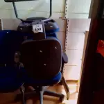 LOTE 300 - 03 CADEIRAS PARA ESCRITÓRIO SENDO 02 PÉS FIXOS E 01 GIRATÓRIA. (NO ESTADO) ATENÇÃO! FAZER A VISITAÇÃO ANTES DE ARREMATAR, NÃO SABEMOS SE FUNCIONA. LEILÃO NÃO TEM GARANTIA E NEM DEVOLUÇÃO, SUJEITO A POSSÍVEIS AVARIAS VISÍVEIS/OCULTAS E/OU AUSÊNCIA DE COMPONENTES.