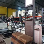 LOTE 265 - 01 EXPOSITOR EM MADEIRA DESMONTADO. (NO ESTADO) ATENÇÃO! FAZER A VISITAÇÃO ANTES DE ARREMATAR, NÃO SABEMOS SE FUNCIONA. LEILÃO NÃO TEM GARANTIA E NEM DEVOLUÇÃO, SUJEITO A POSSÍVEIS AVARIAS VISÍVEIS/OCULTAS E/OU AUSÊNCIA DE COMPONENTES.