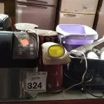 LOTE 324 - 01 MÁQUINA DE PÃO, 01 AIR FRYER, CAFETEIRAS COM AVARIAS E DIVERSOS.  (NO ESTADO) ATENÇÃO! FAZER A VISITAÇÃO ANTES DE ARREMATAR, NÃO SABEMOS SE FUNCIONA. LEILÃO NÃO TEM GARANTIA E NEM DEVOLUÇÃO, SUJEITO A POSSÍVEIS AVARIAS VISÍVEIS/OCULTAS E/OU AUSÊNCIA DE COMPONENTES.