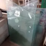 LOTE 173 - 01 LOTE COM VIDROS DIVERSOS. (NO ESTADO) ATENÇÃO! FAZER A VISITAÇÃO ANTES DE ARREMATAR, NÃO SABEMOS SE FUNCIONA. LEILÃO NÃO TEM GARANTIA E NEM DEVOLUÇÃO, SUJEITO A POSSÍVEIS AVARIAS VISÍVEIS/OCULTAS E/OU AUSÊNCIA DE COMPONENTES.