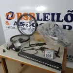 LOTE 266 - 01 BARRA DE LED 20 DODGE RAM 2500 E 01 LOTE COM JUNTA DE MOTOR DODGE V8 FELPRO3/8 E VOLANTE ESPORTIVOS.  (NO ESTADO) ATENÇÃO! FAZER A VISITAÇÃO ANTES DE ARREMATAR, NÃO SABEMOS SE FUNCIONA. LEILÃO NÃO TEM GARANTIA E NEM DEVOLUÇÃO, SUJEITO A POSSÍVEIS AVARIAS VISÍVEIS/OCULTAS E/OU AUSÊNCIA DE COMPONENTES.