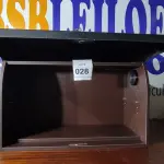 LOTE 028 - 01 ARMÁRIO SUSPENSO. (NO ESTADO EM QUE SE ENCONTRA. SUJEITO A AVARIAS OCULTAS/VISÍVEIS.)