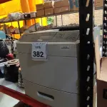 LOTE 382 - 01 IMPRESSORA LEXMARK T654DN. (NO ESTADO) ATENÇÃO! FAZER A VISITAÇÃO ANTES DE ARREMATAR, NÃO SABEMOS SE FUNCIONA. LEILÃO NÃO TEM GARANTIA E NEM DEVOLUÇÃO, SUJEITO A POSSÍVEIS AVARIAS VISÍVEIS/OCULTAS E/OU AUSÊNCIA DE COMPONENTES.