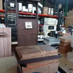 LOTE 265 - 01 EXPOSITOR EM MADEIRA DESMONTADO. (NO ESTADO) ATENÇÃO! FAZER A VISITAÇÃO ANTES DE ARREMATAR, NÃO SABEMOS SE FUNCIONA. LEILÃO NÃO TEM GARANTIA E NEM DEVOLUÇÃO, SUJEITO A POSSÍVEIS AVARIAS VISÍVEIS/OCULTAS E/OU AUSÊNCIA DE COMPONENTES.