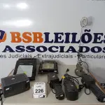 LOTE 226 - 03 REFLETORES, 03 FILTROS DE LINHA COM 04 TOMADAS CADA MARCA APC, 01 ESTABILIZADOR E 01 LUMINÁRIA DE MESA.  (NO ESTADO) ATENÇÃO! FAZER A VISITAÇÃO ANTES DE ARREMATAR, NÃO SABEMOS SE FUNCIONA. LEILÃO NÃO TEM GARANTIA E NEM DEVOLUÇÃO, SUJEITO A POSSÍVEIS AVARIAS VISÍVEIS/OCULTAS E/OU AUSÊNCIA DE COMPONENTES.