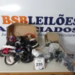 LOTE 235 - 01 LOTE COM FONES DE OUVIDO VARIADOS. (NO ESTADO) ATENÇÃO! FAZER A VISITAÇÃO ANTES DE ARREMATAR, NÃO SABEMOS SE FUNCIONA. LEILÃO NÃO TEM GARANTIA E NEM DEVOLUÇÃO, SUJEITO A POSSÍVEIS AVARIAS VISÍVEIS/OCULTAS E/OU AUSÊNCIA DE COMPONENTES.