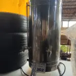 LOTE 362 - 01 CAFETEIRA INDUSTRIAL EM INOX.  (NO ESTADO) ATENÇÃO! FAZER A VISITAÇÃO ANTES DE ARREMATAR, NÃO SABEMOS SE FUNCIONA. LEILÃO NÃO TEM GARANTIA E NEM DEVOLUÇÃO, SUJEITO A POSSÍVEIS AVARIAS VISÍVEIS/OCULTAS E/OU AUSÊNCIA DE COMPONENTES.