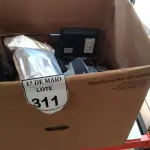 LOTE 311 - 01 CAIXA COM ELETRÔNICOS DIVERSOS E ÓCULOS 3D SONY. (NO ESTADO) ATENÇÃO! FAZER A VISITAÇÃO ANTES DE ARREMATAR, NÃO SABEMOS SE FUNCIONA. LEILÃO NÃO TEM GARANTIA E NEM DEVOLUÇÃO, SUJEITO A POSSÍVEIS AVARIAS VISÍVEIS/OCULTAS E/OU AUSÊNCIA DE COMPONENTES.