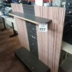 LOTE 257 - 01 PAINEL EM MADEIRA. (NO ESTADO) ATENÇÃO! FAZER A VISITAÇÃO ANTES DE ARREMATAR, NÃO SABEMOS SE FUNCIONA. LEILÃO NÃO TEM GARANTIA E NEM DEVOLUÇÃO, SUJEITO A POSSÍVEIS AVARIAS VISÍVEIS/OCULTAS E/OU AUSÊNCIA DE COMPONENTES.