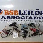 LOTE 231 - 05 SECADORES DE CABELO E 02 CHAPINHAS. (NO ESTADO) ATENÇÃO! FAZER A VISITAÇÃO ANTES DE ARREMATAR, NÃO SABEMOS SE FUNCIONA. LEILÃO NÃO TEM GARANTIA E NEM DEVOLUÇÃO, SUJEITO A POSSÍVEIS AVARIAS VISÍVEIS/OCULTAS E/OU AUSÊNCIA DE COMPONENTES.