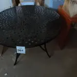 LOTE 061 - 01 MESA DE JARDIM. (NO ESTADO EM QUE SE ENCONTRA. SUJEITO A AVARIAS OCULTAS/VISÍVEIS.) BH1670H