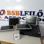 LOTE 267 - 04 MONITORES LCD MARCAS E MODELOS DIVERSOS E 01 CONTROLADOR PARA CÂMERA MARCA INTELBRAS. (NO ESTADO) ATENÇÃO! FAZER A VISITAÇÃO ANTES DE ARREMATAR, NÃO SABEMOS SE FUNCIONA. LEILÃO NÃO TEM GARANTIA E NEM DEVOLUÇÃO, SUJEITO A POSSÍVEIS AVARIAS VISÍVEIS/OCULTAS E/OU AUSÊNCIA DE COMPONENTES.