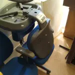 LOTE 300 - 03 CADEIRAS PARA ESCRITÓRIO SENDO 02 PÉS FIXOS E 01 GIRATÓRIA. (NO ESTADO) ATENÇÃO! FAZER A VISITAÇÃO ANTES DE ARREMATAR, NÃO SABEMOS SE FUNCIONA. LEILÃO NÃO TEM GARANTIA E NEM DEVOLUÇÃO, SUJEITO A POSSÍVEIS AVARIAS VISÍVEIS/OCULTAS E/OU AUSÊNCIA DE COMPONENTES.