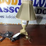 LOTE 023 - 02 ABAJURES (LAMP). (NO ESTADO EM QUE SE ENCONTRA. SUJEITO A AVARIAS OCULTAS/VISÍVEIS.) BF8713L/ AV9683X