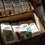 LOTE 327 - 01 LOTE COM DISPENSES PARA SABÃO.  (NO ESTADO) ATENÇÃO! FAZER A VISITAÇÃO ANTES DE ARREMATAR, NÃO SABEMOS SE FUNCIONA. LEILÃO NÃO TEM GARANTIA E NEM DEVOLUÇÃO, SUJEITO A POSSÍVEIS AVARIAS VISÍVEIS/OCULTAS E/OU AUSÊNCIA DE COMPONENTES.
