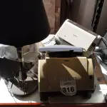 LOTE 316 - 03 SCANNER’S MARCAS E MODELOS DIVERSOS E 02 ABAJURES. (NO ESTADO) ATENÇÃO! FAZER A VISITAÇÃO ANTES DE ARREMATAR, NÃO SABEMOS SE FUNCIONA. LEILÃO NÃO TEM GARANTIA E NEM DEVOLUÇÃO, SUJEITO A POSSÍVEIS AVARIAS VISÍVEIS/OCULTAS E/OU AUSÊNCIA DE COMPONENTES.