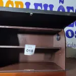 LOTE 018 - 01 ARMÁRIO SUSPENSO. (NO ESTADO EM QUE SE ENCONTRA. SUJEITO A AVARIAS OCULTAS/VISÍVEIS.)