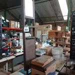 LOTE 265 - 01 EXPOSITOR EM MADEIRA DESMONTADO. (NO ESTADO) ATENÇÃO! FAZER A VISITAÇÃO ANTES DE ARREMATAR, NÃO SABEMOS SE FUNCIONA. LEILÃO NÃO TEM GARANTIA E NEM DEVOLUÇÃO, SUJEITO A POSSÍVEIS AVARIAS VISÍVEIS/OCULTAS E/OU AUSÊNCIA DE COMPONENTES.