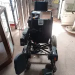 LOTE 298 - 01 CADEIRA DE RODAS ELÉTRICA SEM BATERIA E COM AVARIAS. (NO ESTADO) ATENÇÃO! FAZER A VISITAÇÃO ANTES DE ARREMATAR, NÃO SABEMOS SE FUNCIONA. LEILÃO NÃO TEM GARANTIA E NEM DEVOLUÇÃO, SUJEITO A POSSÍVEIS AVARIAS VISÍVEIS/OCULTAS E/OU AUSÊNCIA DE COMPONENTES.