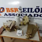 LOTE 232 - 03 VENTILADORES DE TETO. (NO ESTADO) ATENÇÃO! FAZER A VISITAÇÃO ANTES DE ARREMATAR, NÃO SABEMOS SE FUNCIONA. LEILÃO NÃO TEM GARANTIA E NEM DEVOLUÇÃO, SUJEITO A POSSÍVEIS AVARIAS VISÍVEIS/OCULTAS E/OU AUSÊNCIA DE COMPONENTES.