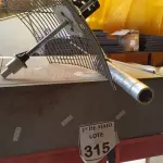 LOTE 315 - 01 QUADRO ELÉTRICO E 01 ANTENA VIA A RÁDIO.  (NO ESTADO) ATENÇÃO! FAZER A VISITAÇÃO ANTES DE ARREMATAR, NÃO SABEMOS SE FUNCIONA. LEILÃO NÃO TEM GARANTIA E NEM DEVOLUÇÃO, SUJEITO A POSSÍVEIS AVARIAS VISÍVEIS/OCULTAS E/OU AUSÊNCIA DE COMPONENTES.