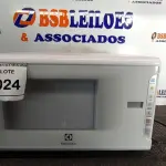 LOTE 024 - 01 MICRO-ONDAS (MICROWAVE) ELECTROLUX 220V. (NO ESTADO EM QUE SE ENCONTRA. SUJEITO A AVARIAS OCULTAS/VISÍVEIS.) BF8508E
