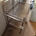 LOTE 402 - 01 CARRINHO PARA TRANSPORTE 03 BANDEJAS. (NO ESTADO) ATENÇÃO! FAZER A VISITAÇÃO ANTES DE ARREMATAR, NÃO SABEMOS SE FUNCIONA. LEILÃO NÃO TEM GARANTIA E NEM DEVOLUÇÃO, SUJEITO A POSSÍVEIS AVARIAS VISÍVEIS/OCULTAS E/OU AUSÊNCIA DE COMPONENTES.