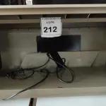LOTE 212 - 01 ARMÁRIO SUSPENSO. (NO ESTADO EM QUE SE ENCONTRA. SUJEITO A AVARIAS OCULTAS/VISÍVEIS.)