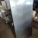 LOTE 119 - 01 TAMPO PARA BANCADA EM INOX SEM OS PÉS. (NO ESTADO EM QUE SE ENCONTRA. SUJEITO A AVARIAS OCULTAS/VISÍVEIS.)