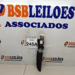 LOTE 245 - 01 FACA IMPORTADA AÇO INOXIDÁVEL CABO EM MADEIRA COM GUARDA E POMO EM ALUMÍNIO FULL TANG BAINHA DE NYLON TAMANHO TOTAL 30CM PESO 265G JÁ AFIADA   (NOVO) (NO ESTADO) ATENÇÃO! FAZER A VISITAÇÃO ANTES DE ARREMATAR, NÃO SABEMOS SE FUNCIONA. LEILÃO NÃO TEM GARANTIA E NEM DEVOLUÇÃO, SUJEITO A POSSÍVEIS AVARIAS VISÍVEIS/OCULTAS E/OU AUSÊNCIA DE COMPONENTES.