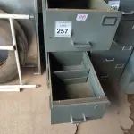 LOTE 257 - 01 COFRE. (NO ESTADO EM QUE SE ENCONTRA. SUJEITO A AVARIAS OCULTAS/VISÍVEIS.) BH1465V