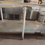 LOTE 133 - 01 BANCADA EM INOX.  (NO ESTADO EM QUE SE ENCONTRA. SUJEITO A AVARIAS OCULTAS/VISÍVEIS.)