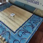 LOTE 170 - 01 TAPETE AZUL. (NO ESTADO EM QUE SE ENCONTRA. SUJEITO A AVARIAS OCULTAS/VISÍVEIS.)