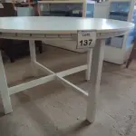 LOTE 137 - 01 MESA REDONDA BRANCA.  (NO ESTADO EM QUE SE ENCONTRA. SUJEITO A AVARIAS OCULTAS/VISÍVEIS.)