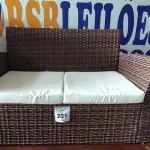 LOTE 231 - 01 SOFÁ DE JARDIM. (NO ESTADO EM QUE SE ENCONTRA. SUJEITO A AVARIAS OCULTAS/VISÍVEIS.) BH1669R