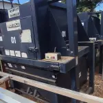 LOTE 261 - 01 COMPACTADORA. (NO ESTADO EM QUE SE ENCONTRA. SUJEITO A AVARIAS OCULTAS/VISÍVEIS.) AV9430J