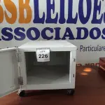 LOTE 226 - 01 ARMÁRIO DE FERRO PEQUENO. (NO ESTADO EM QUE SE ENCONTRA. SUJEITO A AVARIAS OCULTAS/VISÍVEIS.)