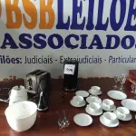 LOTE 196 - 01 LOTE COM TORRADEIRA, CAFETEIRA, TAÇAS E PIREX. (NO ESTADO EM QUE SE ENCONTRA. SUJEITO A AVARIAS OCULTAS/VISÍVEIS.)