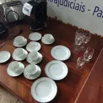 LOTE 196 - 01 LOTE COM TORRADEIRA, CAFETEIRA, TAÇAS E PIREX. (NO ESTADO EM QUE SE ENCONTRA. SUJEITO A AVARIAS OCULTAS/VISÍVEIS.)