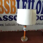 LOTE 331 - 01 ABAJUR (LAMP). (NO ESTADO EM QUE SE ENCONTRA. SUJEITO A AVARIAS OCULTAS/VISÍVEIS.) AU2250A